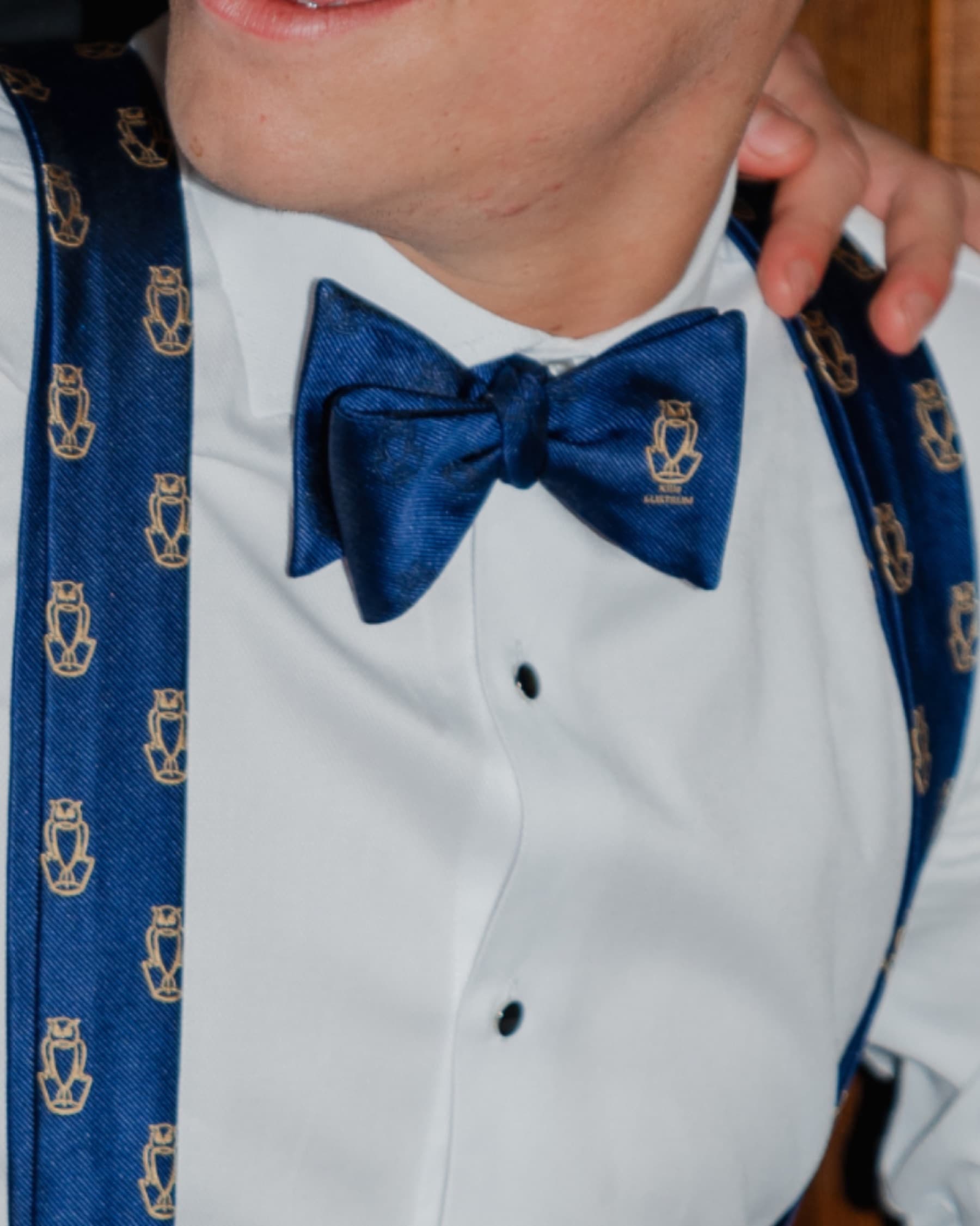 Custom vlinderdassen met ingeweven logo en huisstijlkleuren